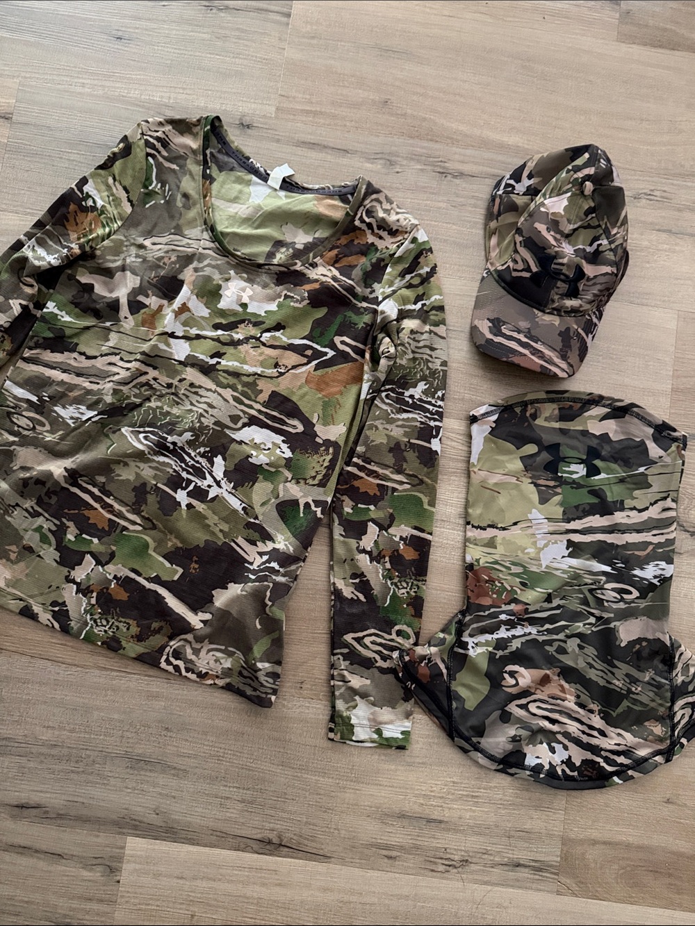 Under Armour Women’s Threadborne Ridge Reaper Forest Camo Shirt Hat Neck Gaiter
